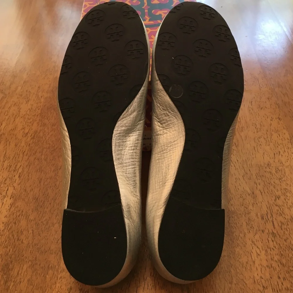 Tory Burch Silver Metallic Reva Ballet Flat Sz 6.5 - Picture 4 of 4